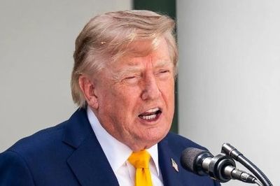 Ông Trump nói Hormuz đã sạch thủy lôi, Iran lên án chính sách kinh tế của Mỹ