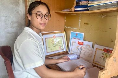 Nữ sinh mồ côi đoạt 2 giải học sinh giỏi quốc gia, đau đáu nỗi lo ngày nhập học