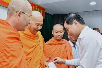 'Người có uy tín tiếp tục nêu gương, dẫn dắt cộng đồng'