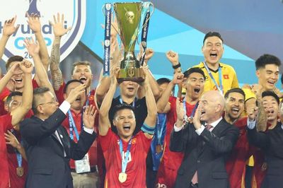 Khoảnh khắc đẹp: Việt Nam nâng cao danh hiệu ASEAN Cup 2026