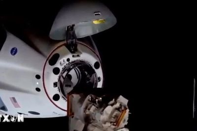 Các phi hành gia Mỹ và châu Âu hoàn tất lắp đặt ăng-ten dự phòng trên ISS