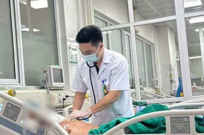 Cứu sống người đàn ông mắc bệnh Whitmore trong tình trạng nguy kịch