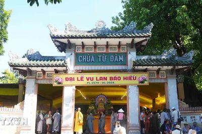 Mùa Vu Lan ở Cố đô Huế: Lan tỏa lòng hiếu kính, tri ân và sẻ chia