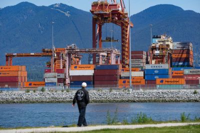 Mỹ và Canada bước vào vòng xoáy căng thẳng thuế quan