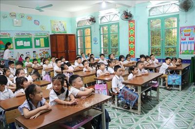 Khẩn trương ổn định tổ chức, không để xảy ra tình trạng lạm thu đầu năm học