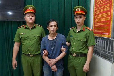 Bắt giữ đối tượng đập tủ kính tiệm vàng, cướp tài sản sau 82 phút
