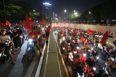 Biển người đi 'bão' mừng tuyển Việt Nam vô địch ASEAN Cup 2026