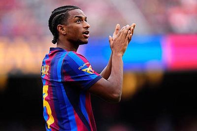 Barcelona ra giá bán hậu vệ 22 tuổi cho MU