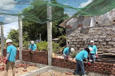 Xây nhà chống chịu thiên tai cho hộ gia đình khó khăn