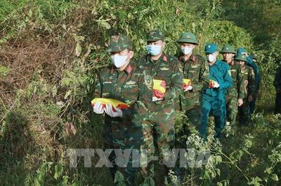 Những bước chân tìm đồng đội trên đỉnh Hòn Chảo