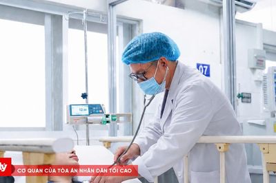 Cứu sản phụ sốt xuất huyết, băng huyết sau sinh và suy gan cấp