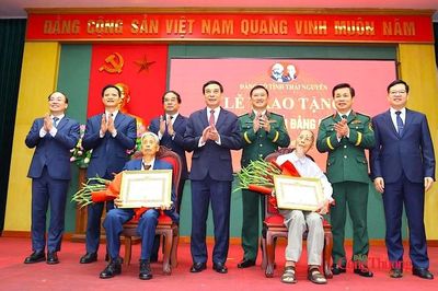 Đại tướng Phan Văn Giang: Huy hiệu Đảng là sự ghi nhận cống hiến trọn đời của các đảng viên lão thành