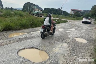 Trật tự, mỹ quan đô thị - Những “cái gai trong mắt”: Đường Son Toản xuống cấp nghiêm trọng, cần sớm được sửa chữa
