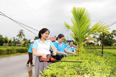 Phụ nữ xã Thọ Ngọc hiến đất làm đẹp đường quê