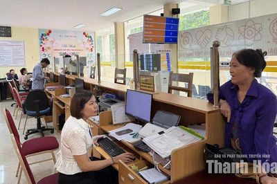 Cán bộ xã vừa làm vừa học, đáp ứng chuyển đổi số