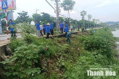 Phường Hạc Thành ra quân tổng vệ sinh môi trường
