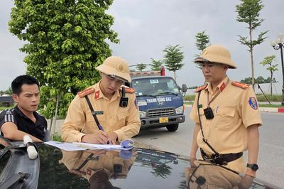 Bắc Ninh: Ngày đầu ra quân, xử lý 90 xe kinh doanh vận tải vi phạm