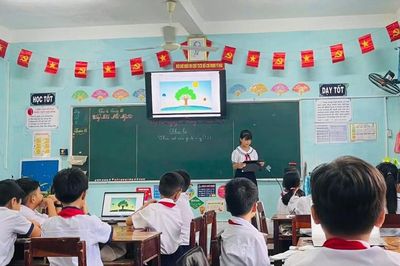 Bàn ghế học sinh phải bảo đảm đúng cỡ, phù hợp với chiều cao học sinh