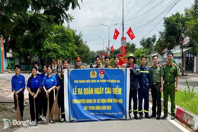 Đoàn Thanh niên Đội Chữa cháy và cứu nạn, cứu hộ khu vực 3 ra quân hưởng ứng Ngày cao điểm tình nguyện chung tay xây dựng nông thôn mới