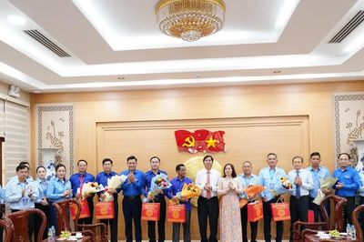 Đồng chí Trần Minh Sơn tiếp xã giao Đoàn đại biểu thanh niên các tỉnh của Lào và Campuchia