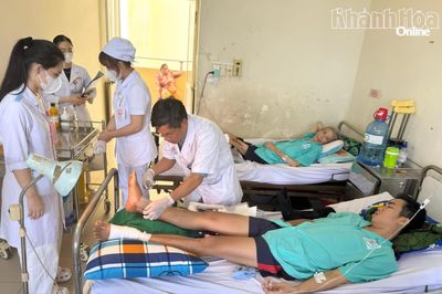 Phẫu thuật cấp cứu nối thành công cổ chân bị đứt gần lìa cho bệnh nhân