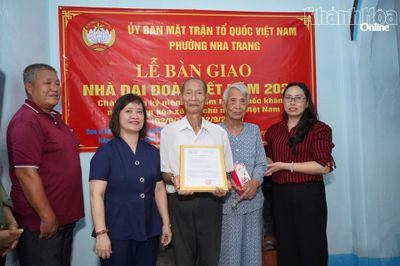 Phường Nha Trang bàn giao nhà Đại đoàn kết cho 2 hộ có hoàn cảnh khó khăn