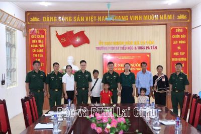 Lễ đón nhận 'Con nuôi đồn biên phòng'