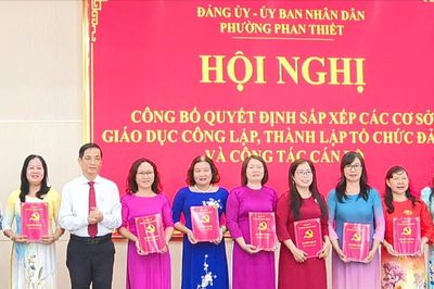 Phan Thiết công bố quyết định sắp xếp các cơ sở giáo dục công lập