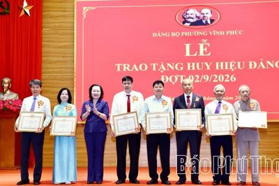 Phường Vĩnh Phúc: 665 đảng viên được trao tặng Huy hiệu Đảng dịp 2/9