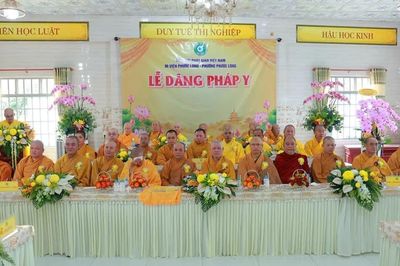 TP.HCM: Ni viện Phước Long trang nghiêm lễ dâng pháp y, cài hoa hồng mùa Vu Lan