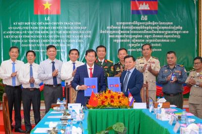 An Giang ký kết hợp tác tìm kiếm, quy tập hài cốt liệt sĩ trên đất Campuchia