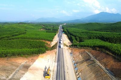 6 thách thức lớn cản tiến độ thi công mở rộng cao tốc Cam Lộ - La Sơn