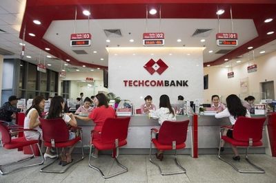 Khối ngoại nối dài chuỗi mua ròng, hơn 300 tỷ đồng đổ vào FPT và TCB