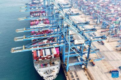 Ông Trump cân nhắc áp thêm thuế 7,5% với hàng hóa Trung Quốc