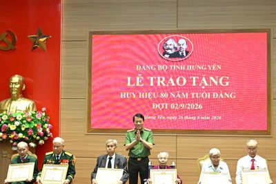 Mỗi tấm Huy hiệu Đảng được trao đều gắn với một câu chuyện, một cuộc đời, một chặng đường cống hiến cho Đảng, cho Tổ quốc và Nhân dân