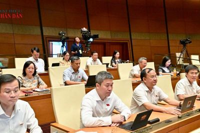 Nhìn từ Kỳ họp không thường lệ thứ Nhất, Quốc hội Khóa XVI: Dấu ấn trách nhiệm của Đoàn ĐBQH tỉnh Nghệ An Bài cuối: Nối dài trách nhiệm với cử tri