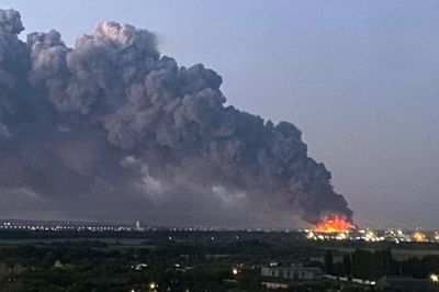 Kho hàng Nga cháy hơn 100.000 m2 sau đòn tập kích của Ukraine