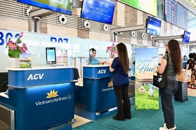 92% hành khách làm thủ tục không giấy trên chuyến bay của Vietnam Airlines đến Huế