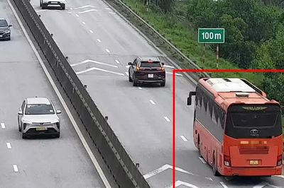 CSGT xử phạt hai tài xế ô tô không giữ khoảng cách trên cao tốc