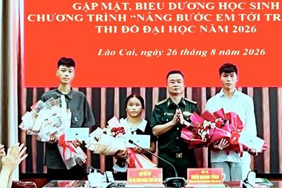 Bộ đội Biên phòng Lào Cai tuyên dương các học sinh 'Con nuôi Đồn biên phòng' đỗ đại học năm 2026