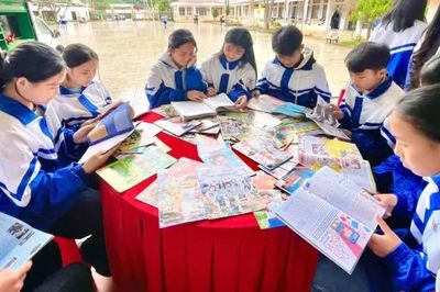 Trang sách mùa hè: Hành trang tri thức bước vào năm học mới