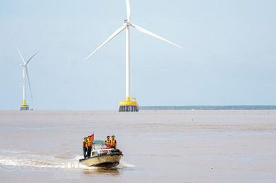Điểm tựa an toàn giữa biển khơi