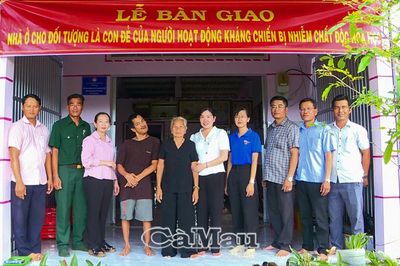 Xã Năm Căn hoàn thành bàn giao 9 căn nhà cho hộ khó khăn