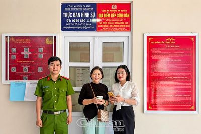Hành động đẹp của nữ cán bộ Công an Cà Mau