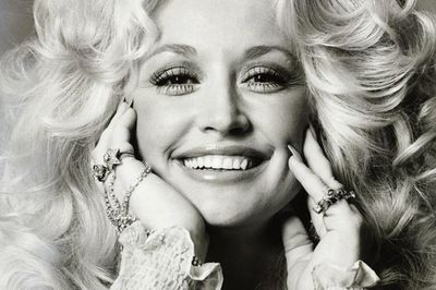 Huyền thoại nhạc đồng quê Dolly Parton qua đời ở tuổi 80