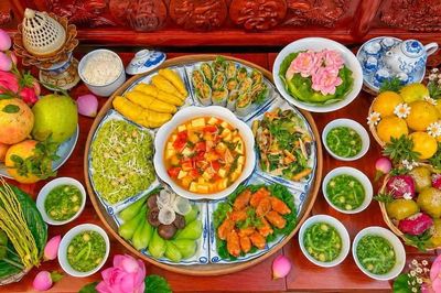 Rằm tháng 7 cúng gì cho đúng? Gợi ý mâm lễ từ cúng Phật, gia tiên đến chúng sinh