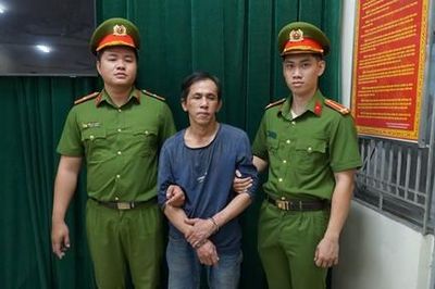 Công an TPHCM bắt 'nóng' đối tượng cướp tiệm vàng chỉ sau hơn 1 giờ gây án