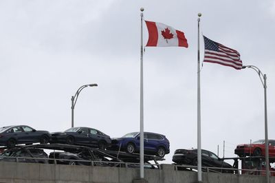 Canada áp thuế trả đũa Mỹ
