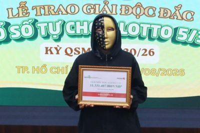 Dư 50.000 đồng, người đàn ông mua vé số và trúng độc đắc hơn 11 tỷ đồng
