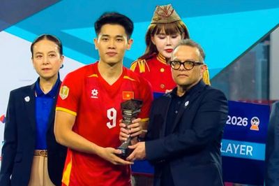 Nguyễn Đình Bắc ẵm trọn 2 danh hiệu cá nhân ASEAN Cup 2026